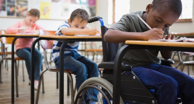 O que levar em conta ao procurar uma escola para pessoa com deficiência física