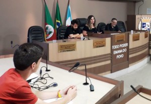 Professor Giovanni Frizzo (UFPel) e vereadores Fernanda Miranda e Toninho Peres