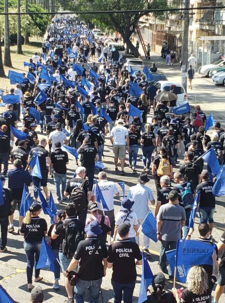 Em votação unânime, Assembleia dos Policiais Civis deliberou pela deflagração de Greve contra o Pacote de medidas do governo de Eduardo Leite. Paralisação começará na data que o Pacote entrar em votação na Assembleia Legislativa.