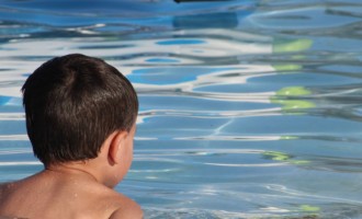 Sociedade de Pediatria do Rio Grande do Sul reforça pedido de atenção com as crianças nos banhos de mar, lagoa e piscinas