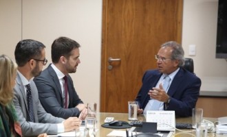 Eduardo tem encontro com Paulo Guedes em Brasília