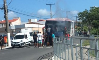 BRASIL  : Torcedores protestam ao redor do Bento Freitas