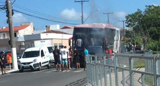 BRASIL  : Torcedores protestam ao redor do Bento Freitas