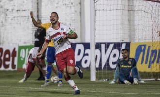 Pelotas perde e embola luta contra a queda