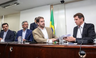 ASSEMBLEIA : Governo protocola projetos