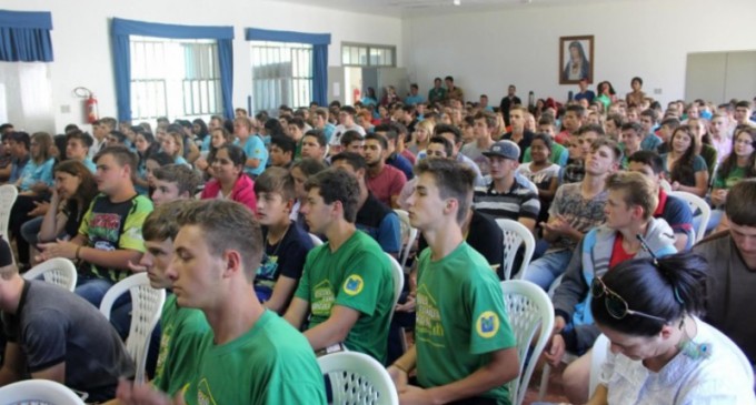 BENEFÍCIO DE R$200 : Bolsa Juventude Rural abre seleção de estudantes