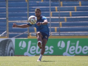 Sem Mateus Santana, Felipe Guedes (foto) terá outro companheiro de volante Foto: Divulgação / EC Pelotas