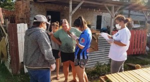 Carlos Oliveira e equipe realizam cadastramento na zona norte 