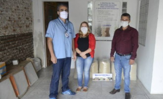 Emater doa 500 quilos de arroz para os abrigos de Pelotas