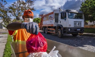 Prefeitura distribui sacos de lixo para descarte de luvas e máscaras