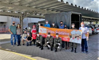 MORADORES DE RUA : Ação solidária contemplou mais 100 pessoas