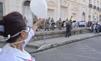 Bombeiros Militares e Brigada Militar homenageiam profissionais de saúde