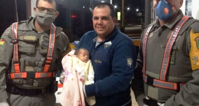 Policiais militares do Pelotão  Rodoviário salvam bebê