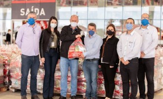 Stok Center doa 1,5 mil cestas básicas