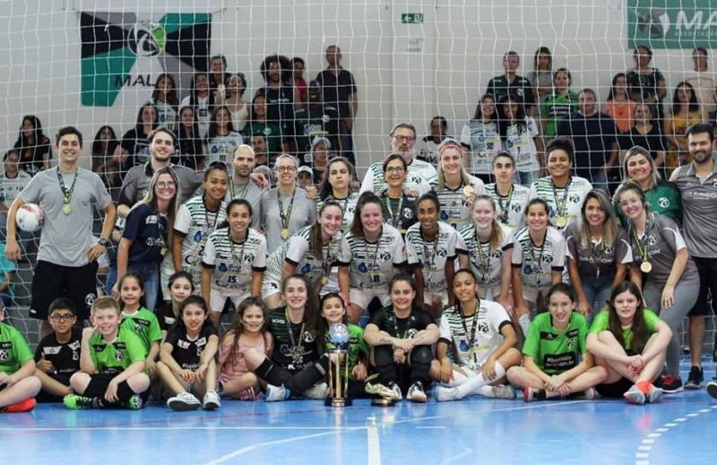 Equipe da Malgi no vice-campeonato estadual em 2019 Foto: Victor Thompsen / Malgi Futsal