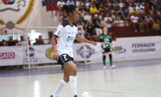 RUMO AO CENTÉSIMO JOGO : Evelyn é a atleta que mais atuou pela Malgi