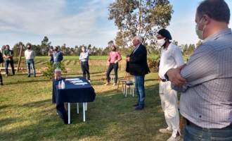 Incra/RS entrega primeiro documento da terra a assentados de Pelotas