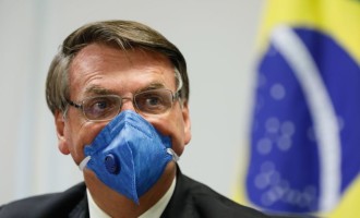 Presidente Jair Bolsonaro está com COVID-19