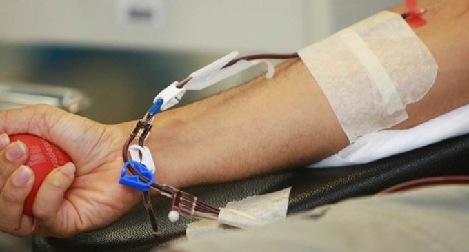 Doação de sangue por homens gays