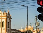 Secretaria reforça que sinal vermelho deve ser respeitado 24 horas por dia