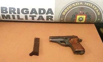 BRIGADA :  Trio é preso pelo porte ilegal de arma