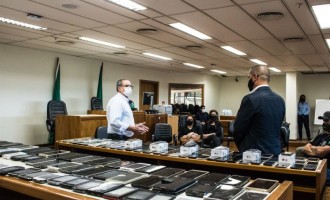 Poder Judiciário doa celulares e computadores para a Educação