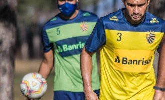 Pelotas retoma treinos com novos nomes e gente por chegar