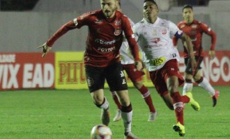 Hemerson Maria com diferentes possibilidades para armar o time