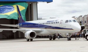 Embraer anuncia demissão de 900 empregados no Brasil