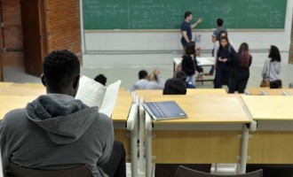 FIES : Estudantes podem suspender  pagamentos até o fim da pandemia