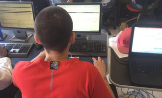 Brasil tem, em média, menos de 1 computador para 4 alunos de 15 anos