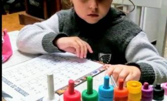 EDUCAÇÃO  : Aprendizagem através  de jogos pedagógicos