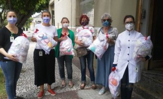 Bordadeiras do Museu do Doce homenageiam trabalhadores da área COVID do HE