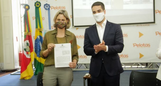 Prefeita e governador assinam convênio para licitar projeto do HPS de Pelotas