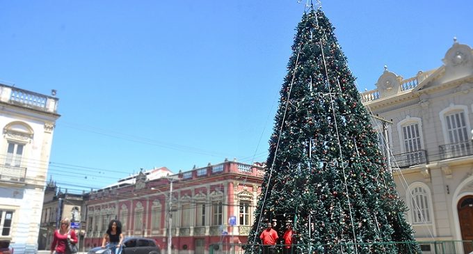 CDL confirma montagem de árvores no Calçadão e Largo do Mercado em Pelotas
