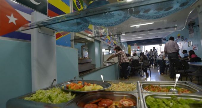 Valor gasto em restaurantes do Rio Grande do Sul tem queda de 26,3% em outubro, mostra índice Fipe e Alelo