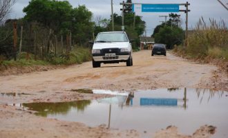 Assinado o contrato para pavimentação do acesso à Colônia Z3