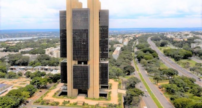 Bolsonaro sanciona projeto que dá autonomia ao Banco Central