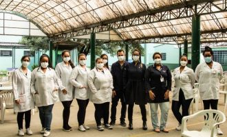 Prefeitura retoma vacinação de profissionais de saúde