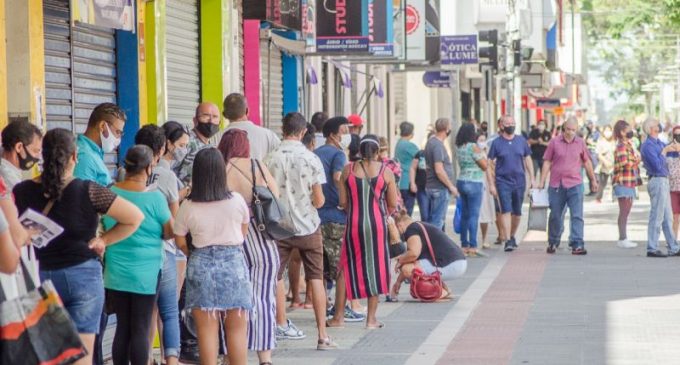 PANDEMIA : Bandeira preta não evita  aglomerações em Pelotas