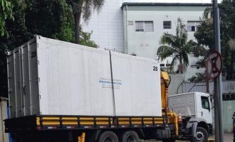 PORTO ALEGRE : Contêiner é instalado em necrotério hospitalar