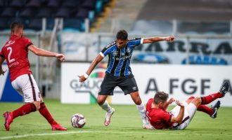 Brasil é dominado no primeiro tempo e perde para o Grêmio na Arena