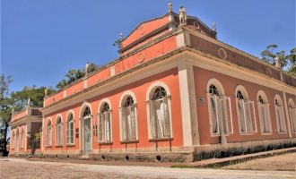 Cápsula do tempo é enterrada no Museu Baronesa