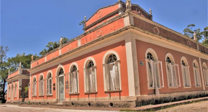 Cápsula do tempo é enterrada no Museu Baronesa