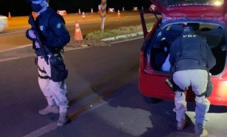 PRF intercepta comboio de carros  transportando quase 200Kg de maconha em Pelotas