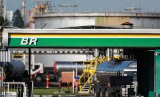 Petrobras reduz preço do diesel nas refinarias em R$ 0,08