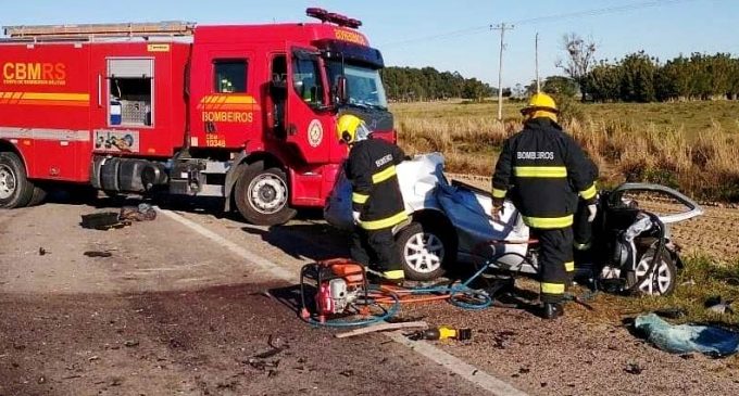 TRÂNSITO :  Casal e filha de 7 anos  morrem em acidente