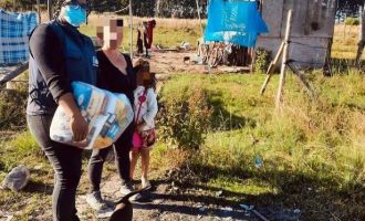 SOLIDARIEDADE  : Grupo Juntas pelo Bem  doa roupas e alimentos