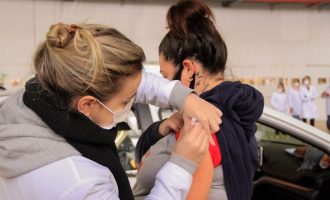 Saúde vacina mais profissionais da Educação contra a Covid-19