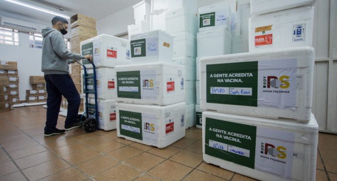 Secretaria da Saúde distribuirá 365,5 mil vacinas contra Covid na sexta (27)